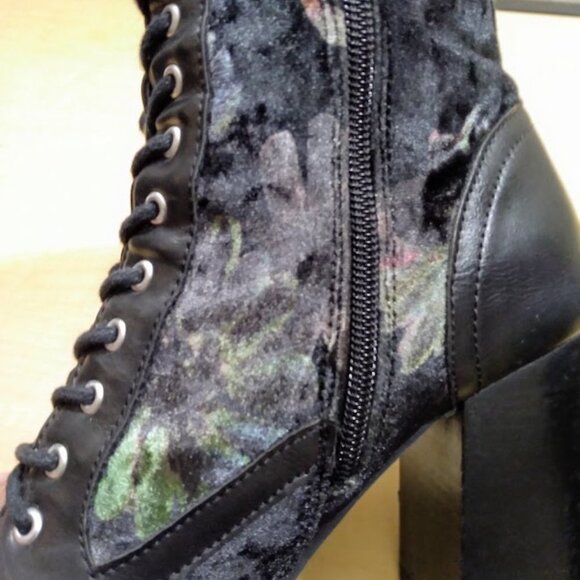 AMANDA WMS 7.5 Black Floral Zip Up Ankle Boots - Picture 4 of 17